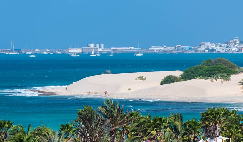 Island of Boa Vista: stunning beaches and unparalleled tranquility.