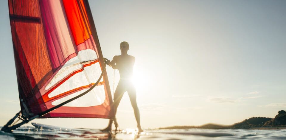 Mundialmente reconhecido como destino de windsurf e Kitesurf